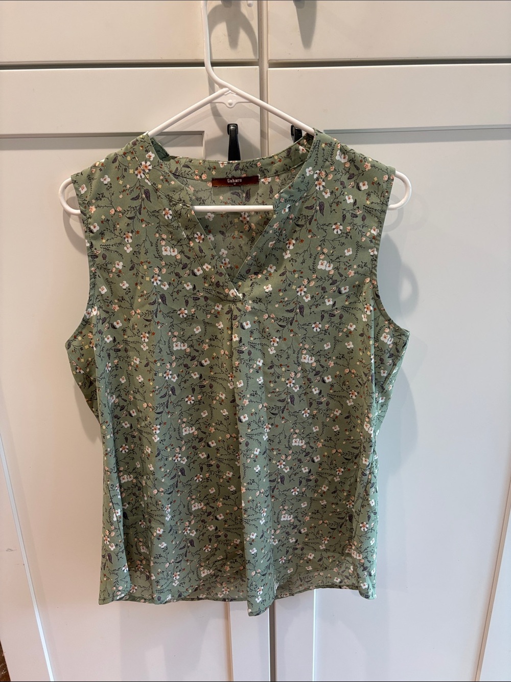Gabby Sleeveless Floral V-Neck Camisole in Sage Green
